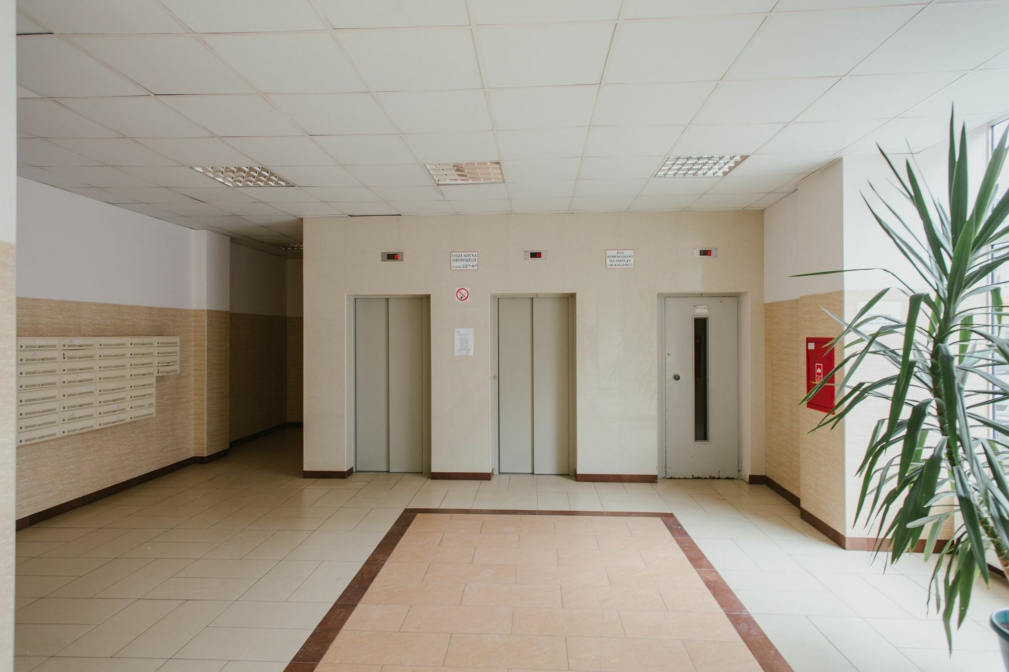 Shortstaypoland Grzybowska Варшава Екстериор снимка